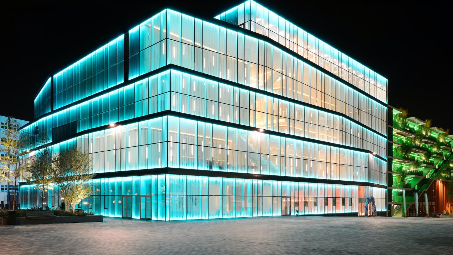 How can facade lights enhance your building