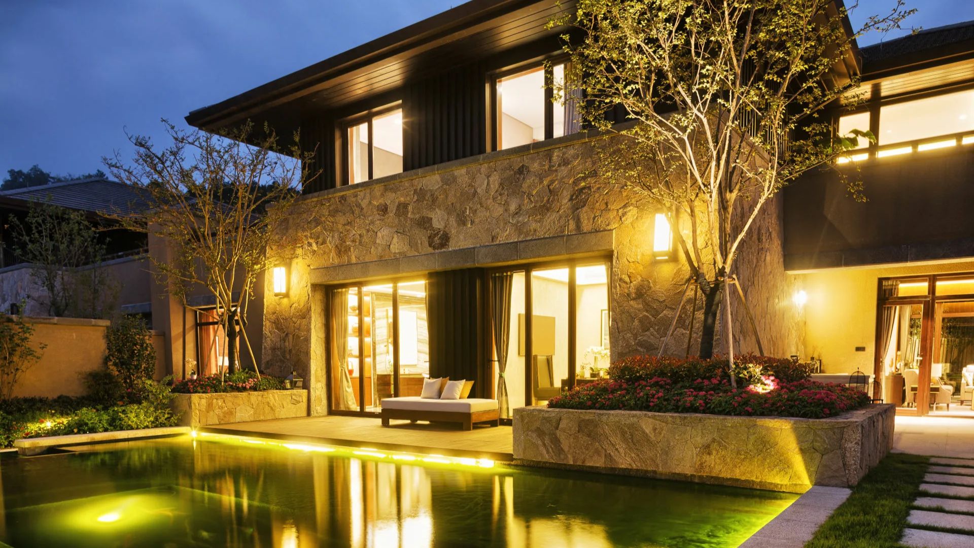 Outdoor Facade Lighting A Bright Idea for Your Home 1