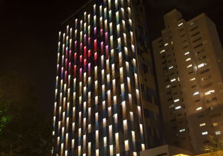 facade light installation