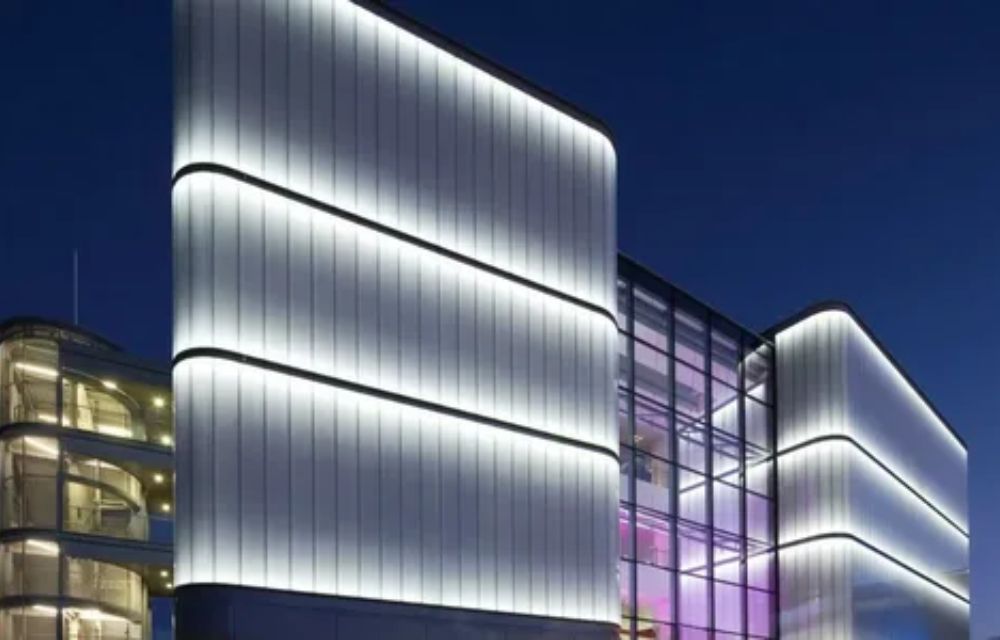 Understanding the Lifespan and Maintenance of LED Facade Lighting